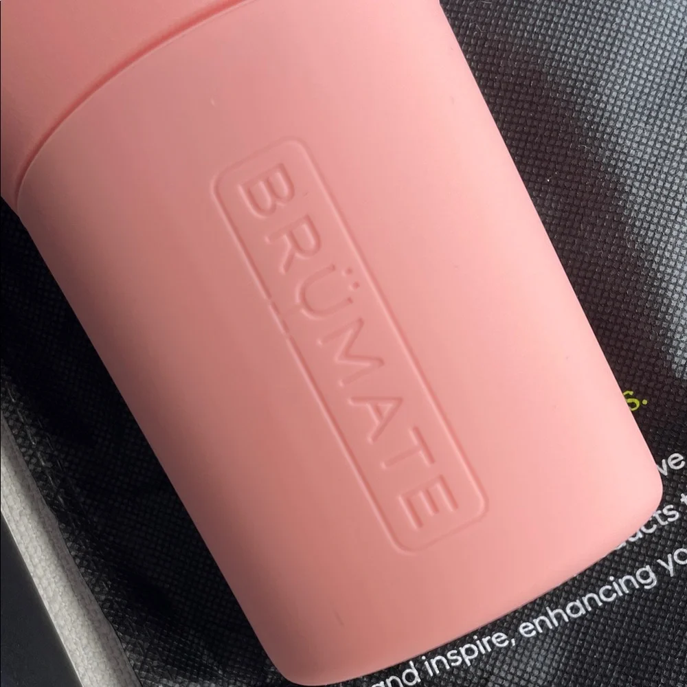 BrüMate NAV 35oz Tumbler in guava brand new in box